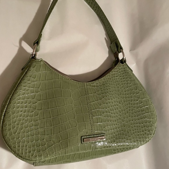 NINE WEST! Cute little light green shoulder purse. Perfect condition! - Picture 5 of 7